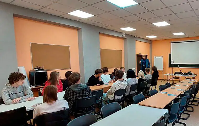 Профорієнтаційна зустріч зі школярами ліцею «Промінь» Профорієнтаційна зустріч зі школярами ліцею «Промінь»