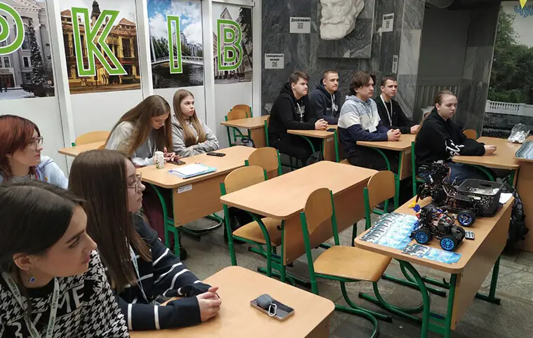 Зустріч із старшокласниками Харківського ліцею №31 Зустріч із старшокласниками Харківського ліцею №31