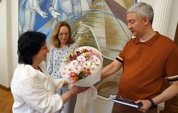 Вітаємо Олену Олександрівну КОВАЛІВ з ювілеєм Вітаємо Олену Олександрівну КОВАЛІВ з ювілеєм