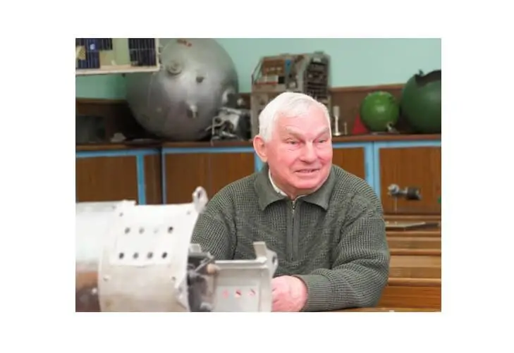 Урочисті проводи на пенсію заслуженого працівника кафедри 402 Урочисті проводи на пенсію заслуженого працівника кафедри 402