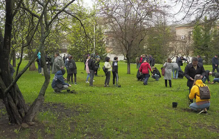 Висадка дерев у ХАІ Висадка дерев у ХАІ