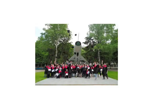 Церемонія вручення дипломів випускникам Церемонія вручення дипломів випускникам