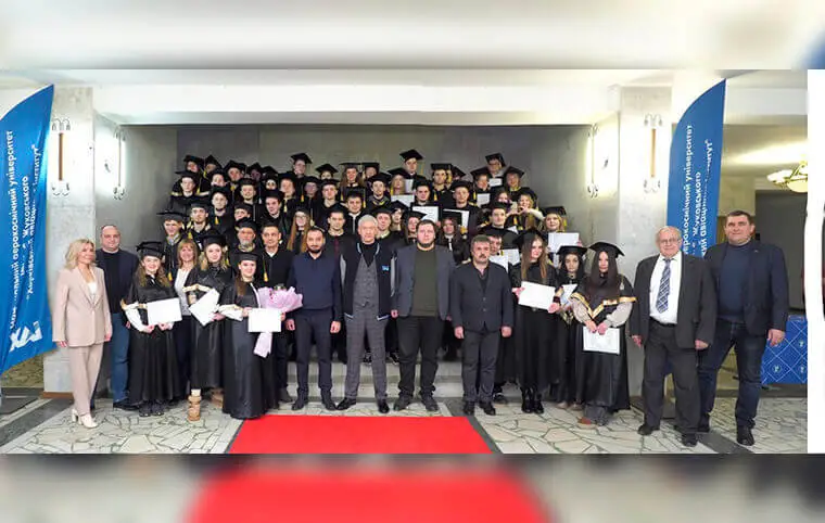 Вручення дипломів Вручення дипломів