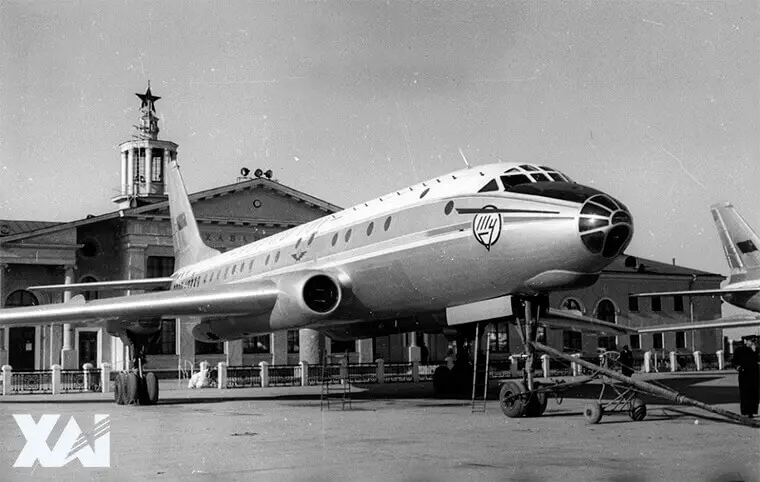 Перший політ серійного ТУ-104 Перший політ серійного ТУ-104