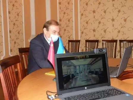 Онлайн-підписання договору з китайськими колегами Онлайн-підписання договору з китайськими колегами