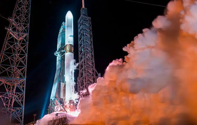 Перший запуск важкої ракети-носія NEW GLENN Перший запуск важкої ракети-носія NEW GLENN