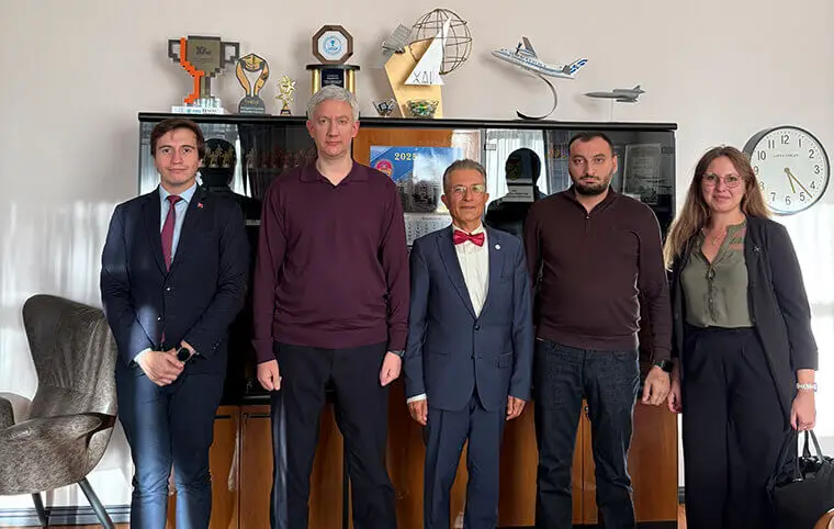 До ХАІ завітала делегація з Туреччини До ХАІ завітала делегація з Туреччини