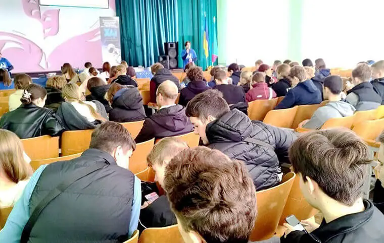 Аерокосмічна виставка «ВСЕСВІТ ЗНАНЬ» у Самарі Аерокосмічна виставка «ВСЕСВІТ ЗНАНЬ» у Самарі