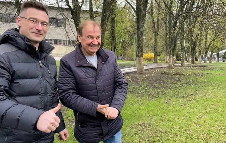 Студенти та співробітники ХАІ висадили дерева на території університету Студенти та співробітники ХАІ висадили дерева на території університету