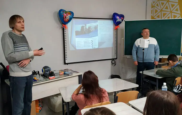 Агітаційний захід для старшокласників Пісочинського ліцею «Джерело» Агітаційний захід для старшокласників Пісочинського ліцею «Джерело»