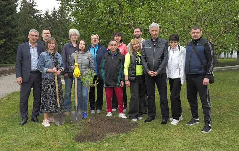 Висадка дерев честь 25-річчя гуманітарно-правового факультету Висадка дерев честь 25-річчя гуманітарно-правового факультету