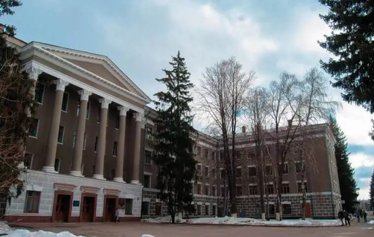 Кандидати на посаду ректора ХАІ подали до оргкомітету передвиборчі програми Кандидати на посаду ректора ХАІ подали до оргкомітету передвиборчі програми