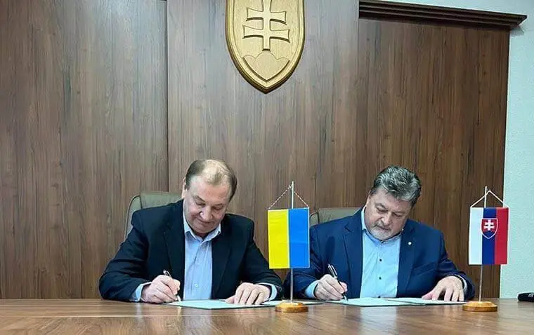 Ректор ХАІ Микола Нечипорук відвідав з робочим візитом Технічний університет Кошице Ректор ХАІ Микола Нечипорук відвідав з робочим візитом Технічний університет Кошице