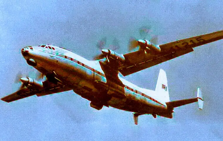 Перший політ пасажирського літака Ан-10 Перший політ пасажирського літака Ан-10