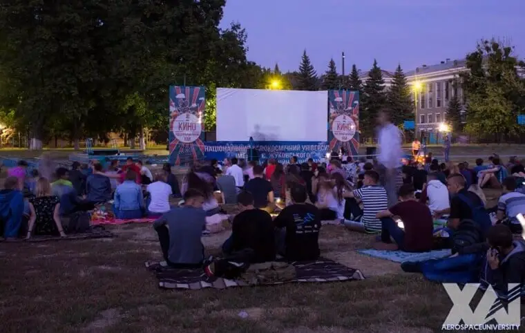 Кіно під відкритим і мирним небом... Спогади... Кіно під відкритим і мирним небом... Спогади...