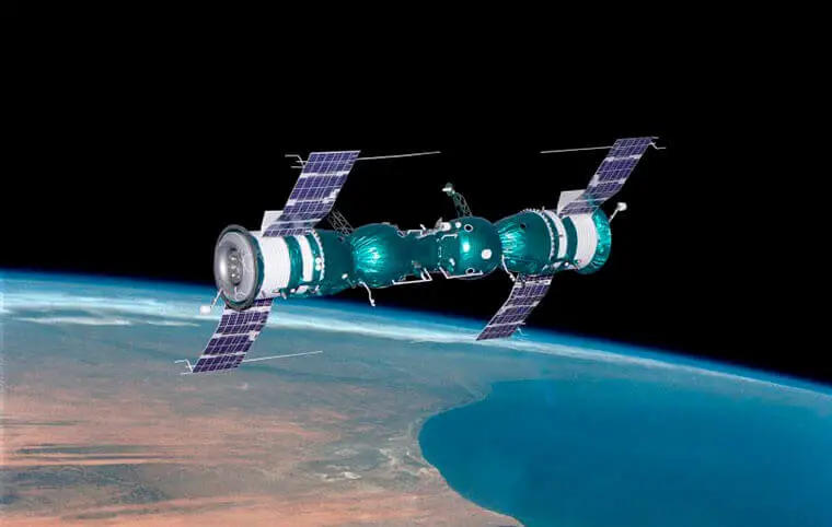 Перше стикування космічних кораблів з екіпажем на борту Перше стикування космічних кораблів з екіпажем на борту