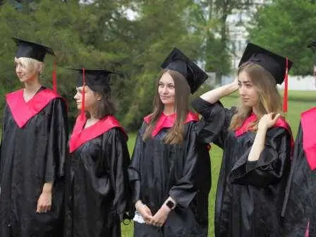 Церемонія вручення дипломів бакалаврам факультету міжнародних комунікацій та підготовки іноземних громадян ХАІ Церемонія вручення дипломів бакалаврам факультету міжнародних комунікацій та підготовки іноземних громадян ХАІ