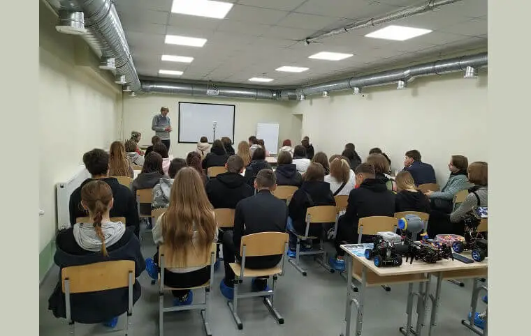 Профорієнтаційна робота зі школярами Люботина Профорієнтаційна робота зі школярами Люботина