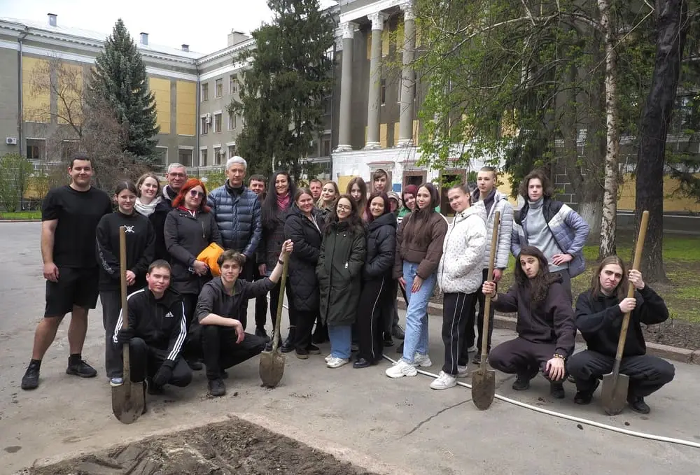 Дві красуні, що бачитимуть покоління студентів
