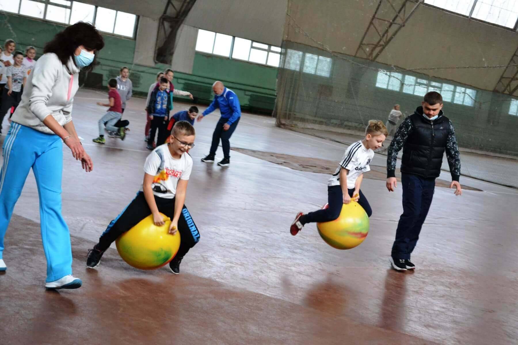 Веселі старти для учнів 4-х класів ЗОШ №52 Веселі старти для учнів 4-х класів ЗОШ №52