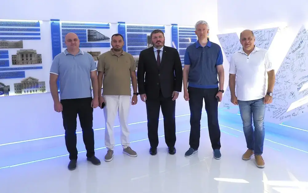 Посол України в Азербайджані Юрій Гусєв відвідав ХАІ для розвитку міжнародної співпраці Посол України в Азербайджані Юрій Гусєв відвідав ХАІ для розвитку міжнародної співпраці