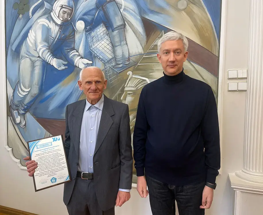 Вручення грамот та подяк ювілярам